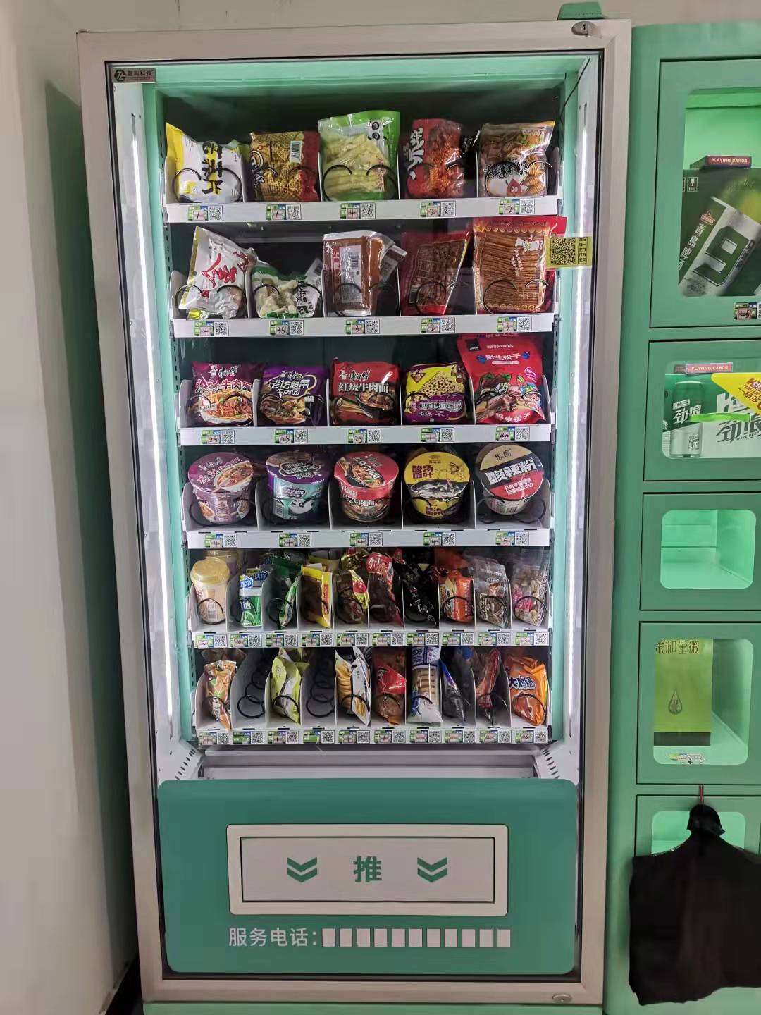輕松購(gòu)物，無人售貨機(jī)相伴