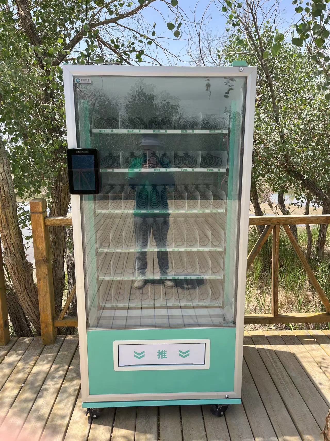 智購自動售貨機把科技塞進零售里，打開賺錢的大門
